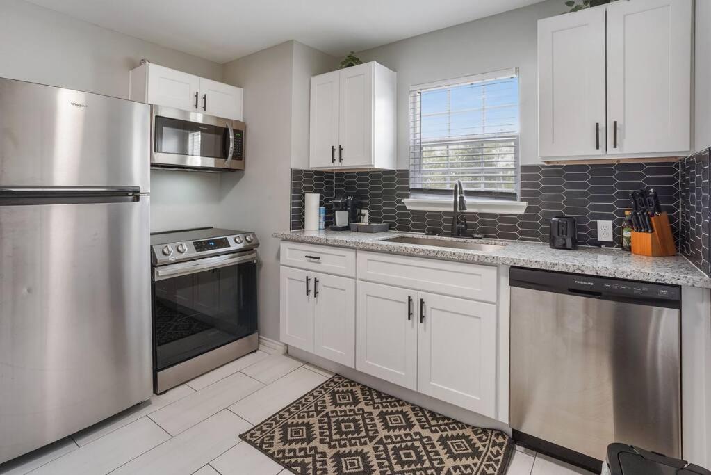 Cozy Two Bedroom Home Minutes From Downtown! Х'юстон Екстер'єр фото